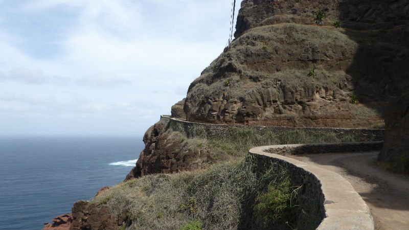 De weg richting vanaf Ribeira Grande naar Fontainhas