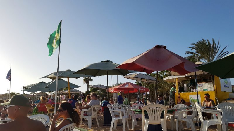Srandbarretje bij het Santa Maria strand