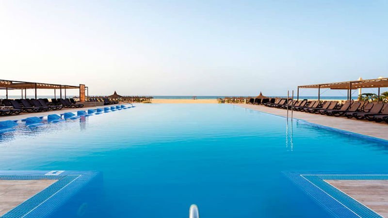 Infinity pool riu touareg
