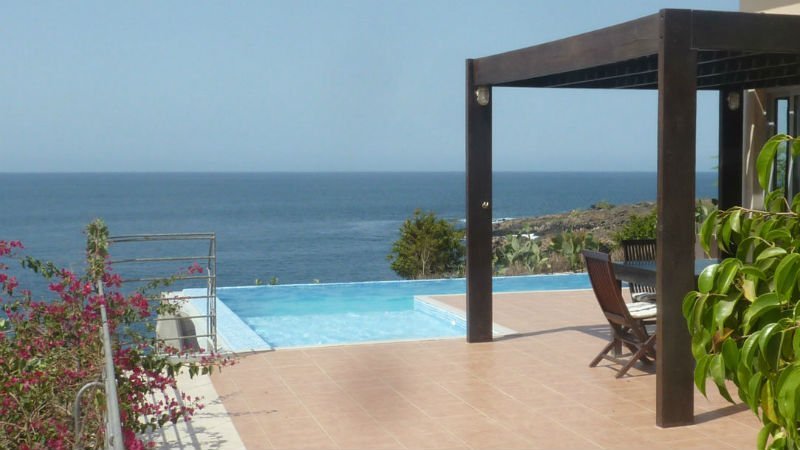 Infinity pool villa halcycon